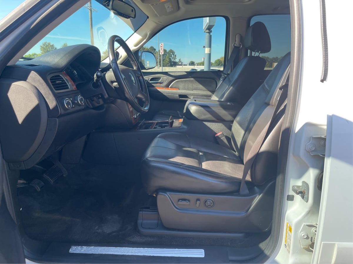 Used 2007 Chevrolet Tahoe LTZ w/ LTZ Preferred Equipment Group AWD/4WD image 9