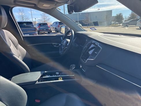 Used 2020 Volvo XC90 T6 Momentum w/ Protection Package Premier image 13