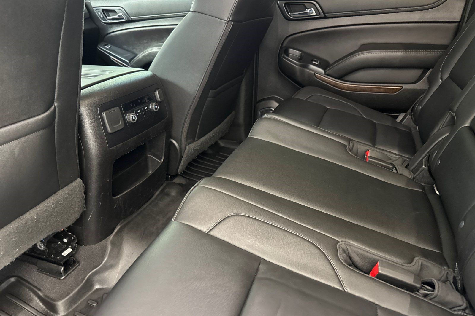 Used 2019 Chevrolet Suburban LT RWD image 15