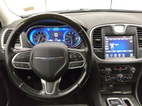 Used 2018 Chrysler 300 Limited AWD/4WD image 22