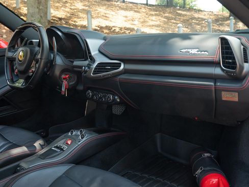 Used 2012 Ferrari 458 Italia Coupe RWD image 48