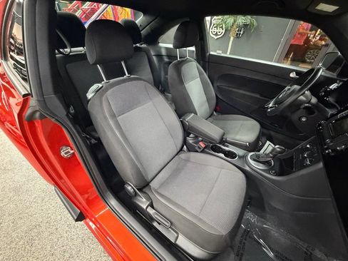 Used 2018 Volkswagen Beetle 2.0T S FWD image 16