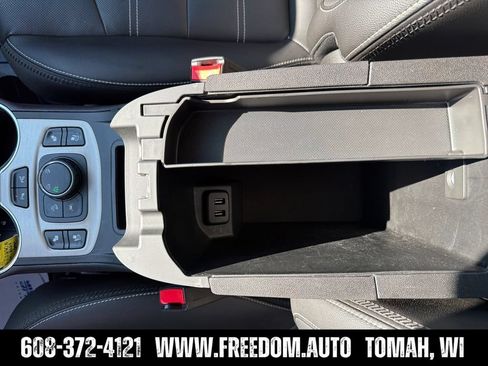 Used 2024 GMC Terrain Denali w/ Denali Premium Package AWD/4WD image 26