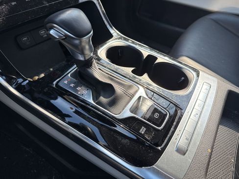 Used 2024 Kia Carnival EX image 24