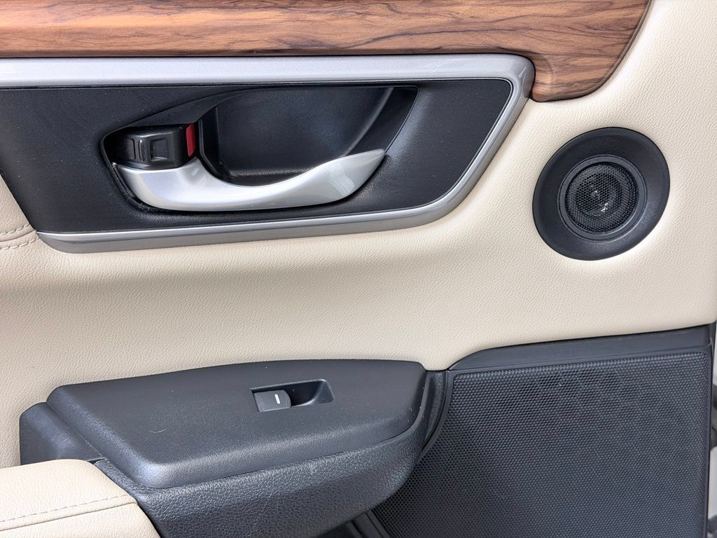 Used 2017 Honda CR-V Touring image 19