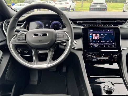 New 2025 Jeep Grand Cherokee L Laredo w/ Luxury Tech Group I image 2