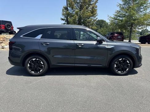 Used 2024 Kia Sorento S FWD image 14