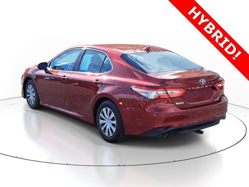 Used 2019 Toyota Camry LE image 4