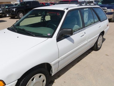 Used 1995 Ford Escort LX FWD image 7