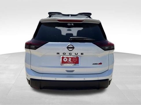Used 2025 Nissan Rogue SV AWD/4WD image 8