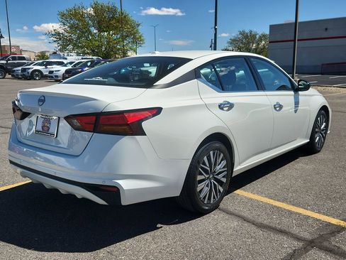 Used 2025 Nissan Altima 2.5 SV FWD image 3