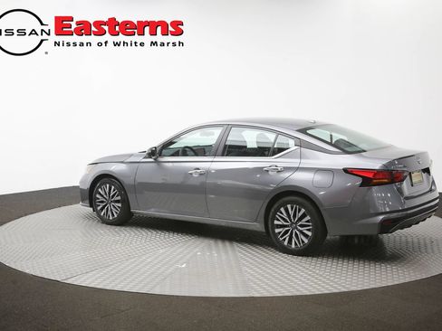 Used 2025 Nissan Altima 2.5 SV FWD image 61