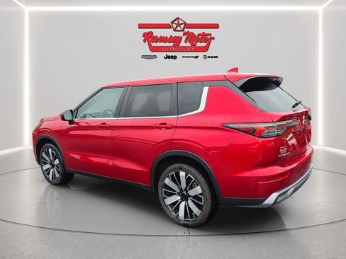 Used 2025 Mitsubishi Outlander SE AWD/4WD image 3