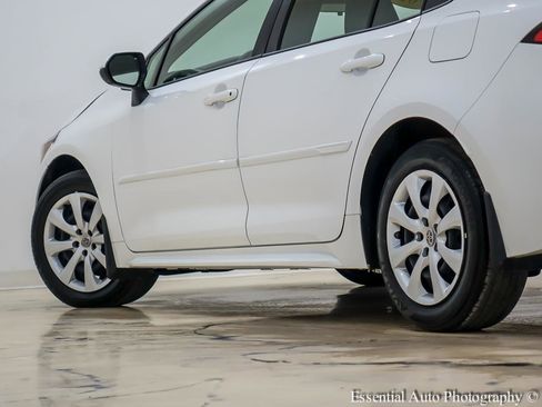 Used 2023 Toyota Corolla LE image 11