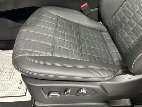 Used 2025 Cadillac Escalade V image 15