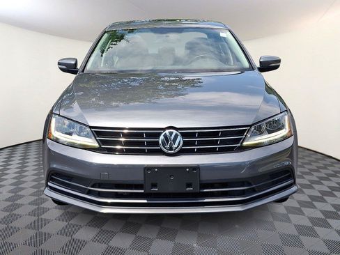 Used 2018 Volkswagen Jetta SE FWD image 2