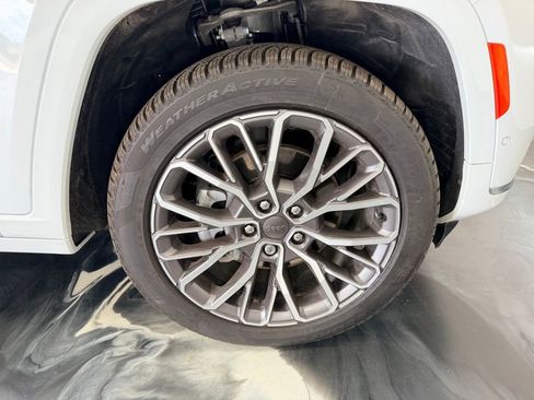 Used 2023 Jeep Grand Cherokee L Summit AWD/4WD image 13