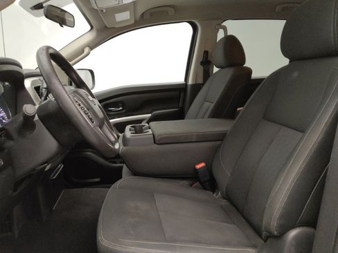 Used 2017 Nissan Titan SV RWD image 17