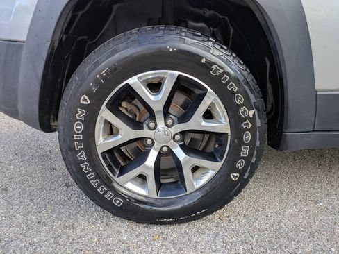 Used 2015 Jeep Cherokee Trailhawk w/ Comfort/Convenience Group image 11