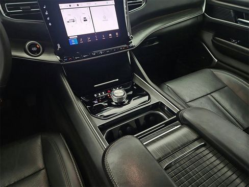 Used 2023 Jeep Wagoneer L Series II image 16