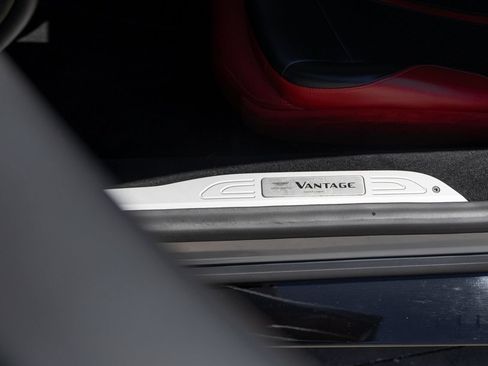 Used 2019 Aston Martin V8 Vantage Coupe RWD image 21