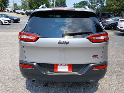 Used 2018 Jeep Cherokee Latitude FWD image 7
