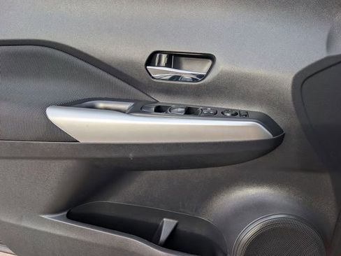 Used 2019 Nissan Kicks SV image 13