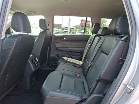 Used 2023 Volkswagen Atlas SE w/ Black Wheel Package FWD image 10