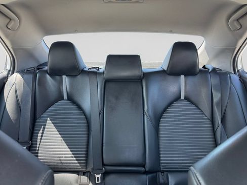Used 2020 Toyota Camry SE w/ Sunroof Package FWD image 19