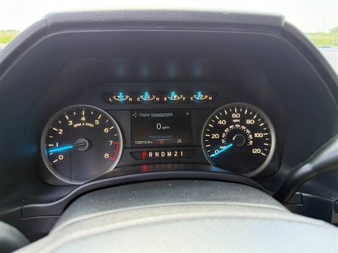 Used 2019 Ford F150 XLT w/ Trailer Tow Package RWD image 13