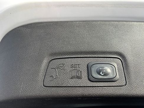 Used 2019 Lincoln MKC Premiere image 12