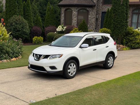 Used 2016 Nissan Rogue S FWD image 1