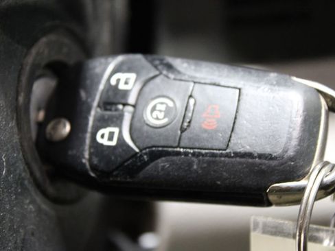 Used 2015 Ford F150 XLT w/ Equipment Group 302A Luxury image 31