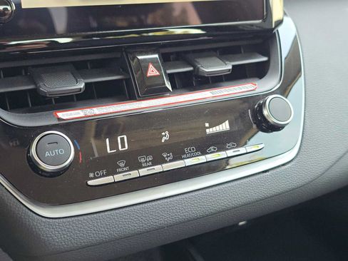 Used 2026 Toyota Corolla LE FWD image 31