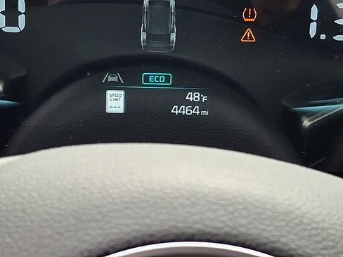 Used 2025 Kia Sportage EX image 19