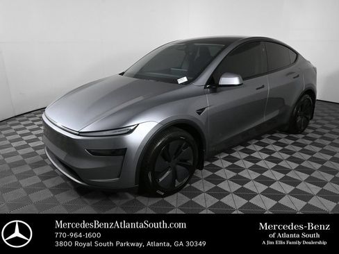 Used 2026 Tesla Model Y 2WD image 1