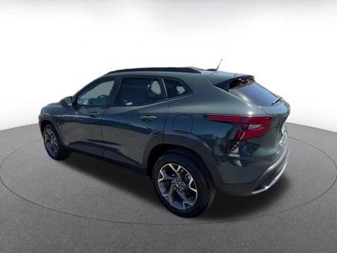 Used 2025 Chevrolet Trax LT FWD image 10