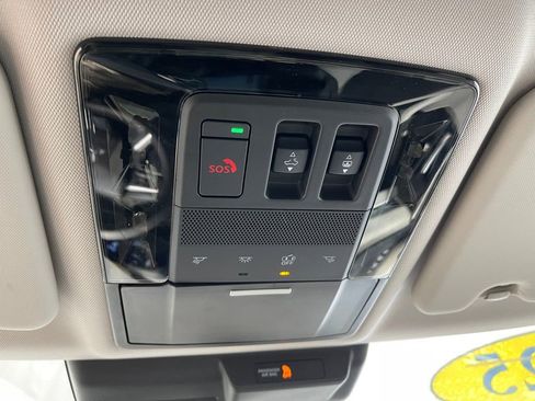 New 2025 Mitsubishi Outlander SE image 8