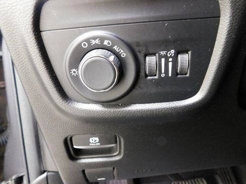 Used 2022 Jeep Grand Cherokee Laredo w/ Luxury Tech Group I image 20