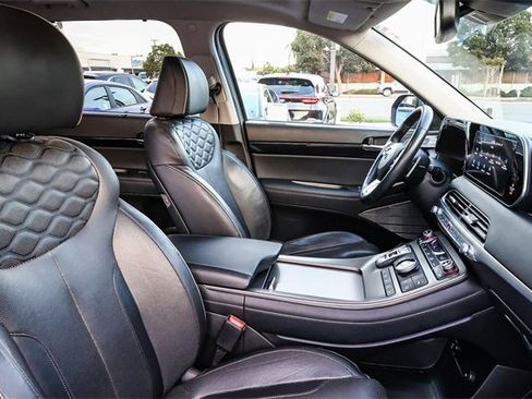 Used 2021 Hyundai Palisade Limited image 18