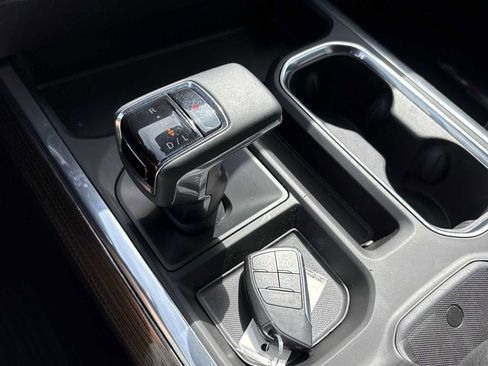 Used 2023 Chevrolet Silverado 1500 RST AWD/4WD image 15