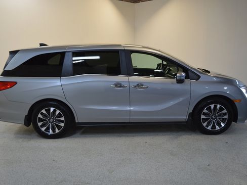 Used 2024 Honda Odyssey EX-L image 2