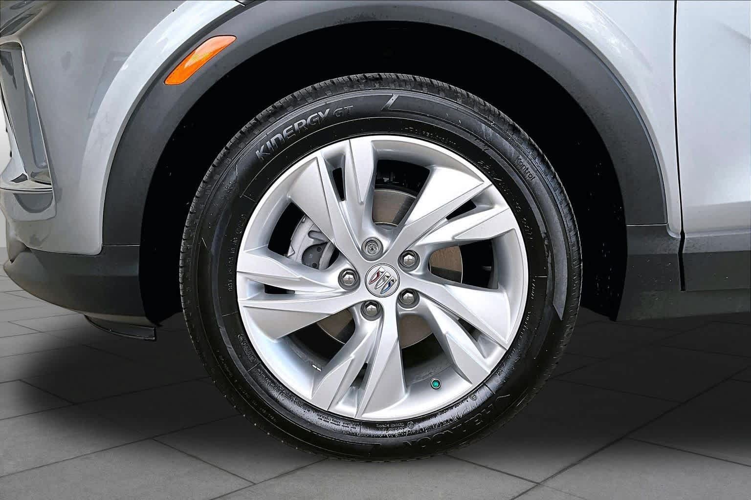 Used 2024 Buick Encore GX Preferred FWD image 11