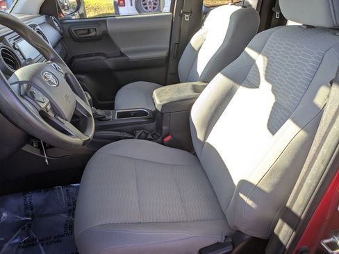Used 2018 Toyota Tacoma SR image 19