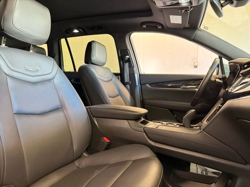 Used 2025 Cadillac XT6 Premium Luxury FWD image 29