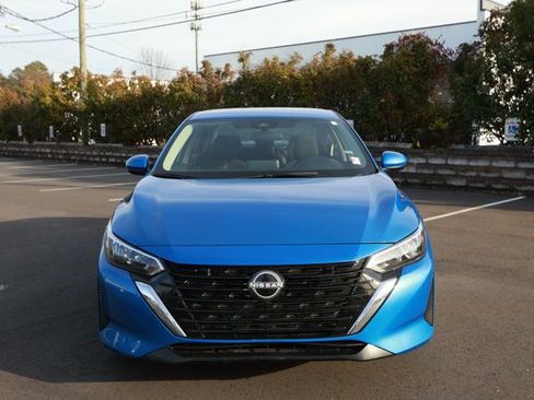 Used 2024 Nissan Sentra SV image 2