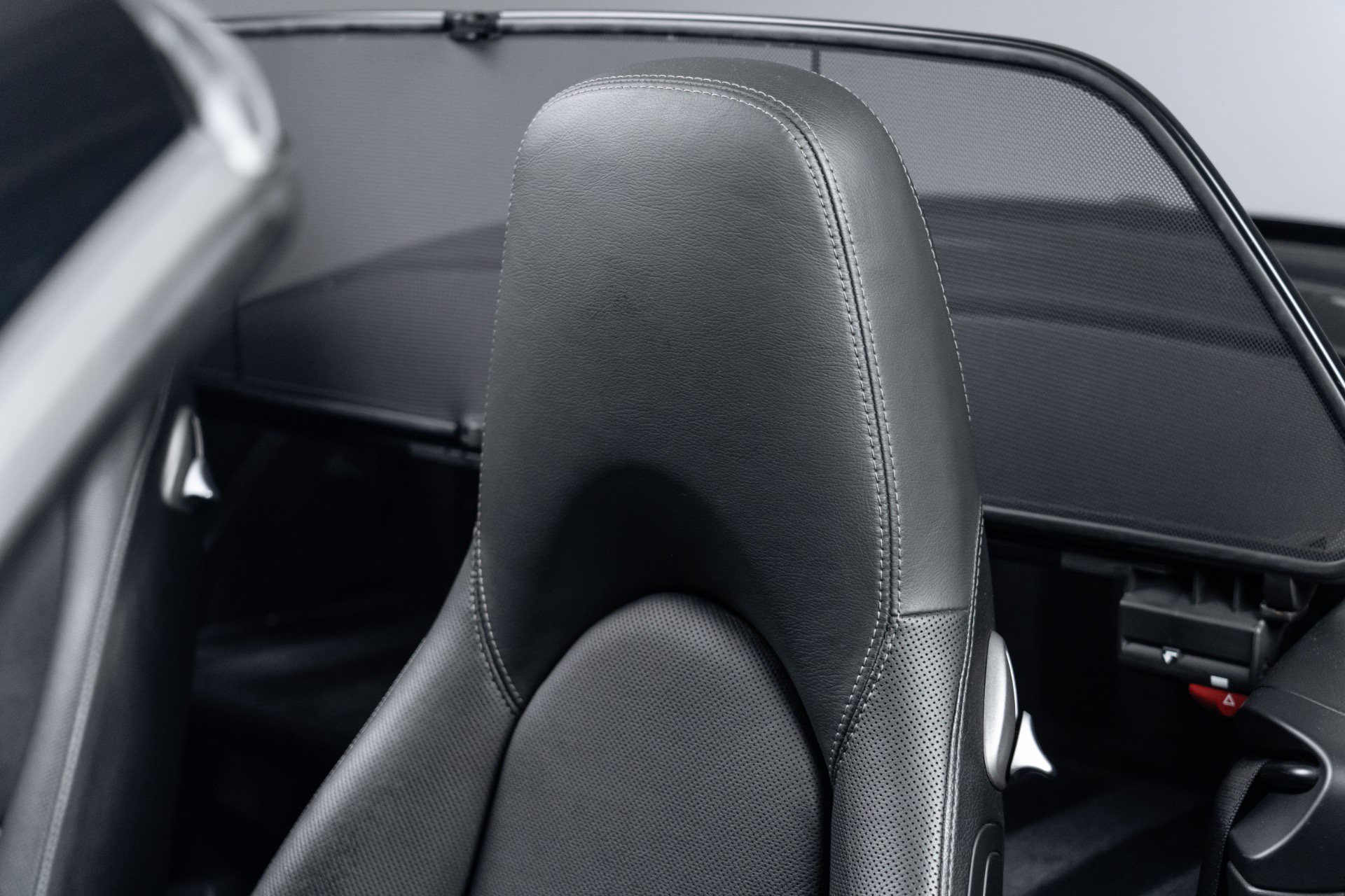 Used 2010 Porsche 911 Cabriolet image 32