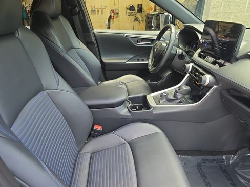 Used 2025 Toyota RAV4 XSE AWD/4WD image 10