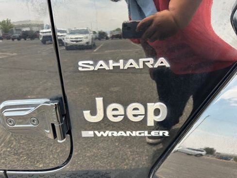 Used 2024 Jeep Wrangler Unlimited Sahara AWD/4WD image 24