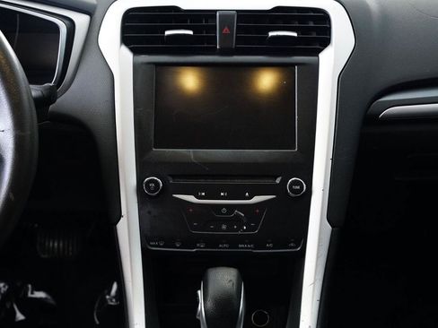Used 2015 Ford Fusion SE FWD image 14